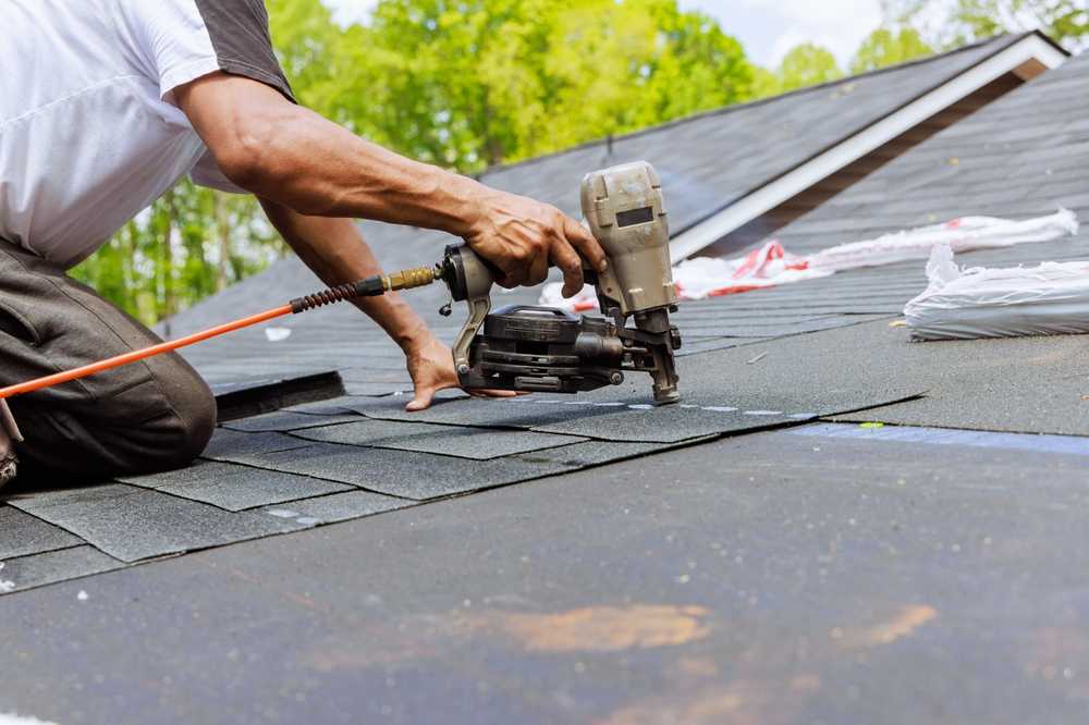 When to Call a Roofing Replacement Company for Help